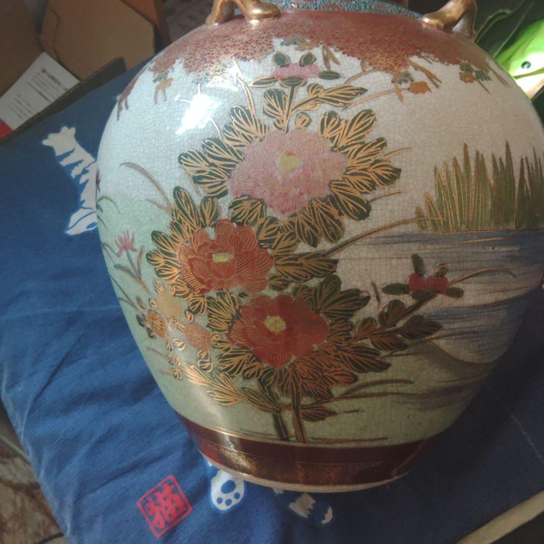 金彩装飾の陶器の丸型壺