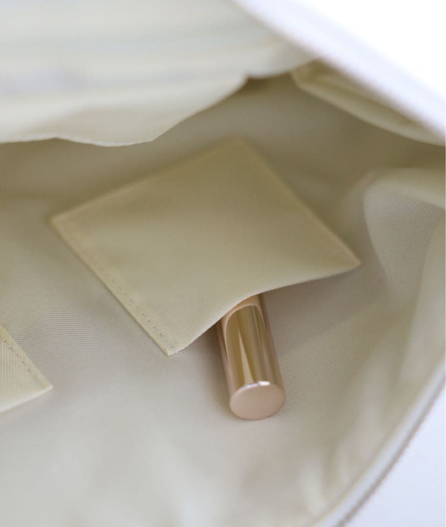 soins 【牛革】ミニマルショルダーバッグ　ブラック