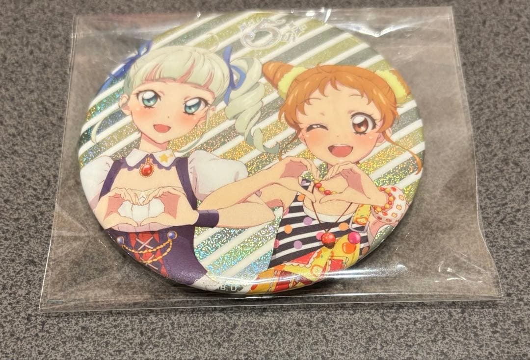⭐︎裏面キズ⭐︎アイカツ 5周年 グリッター缶バッジ ユリカ＆おとめ