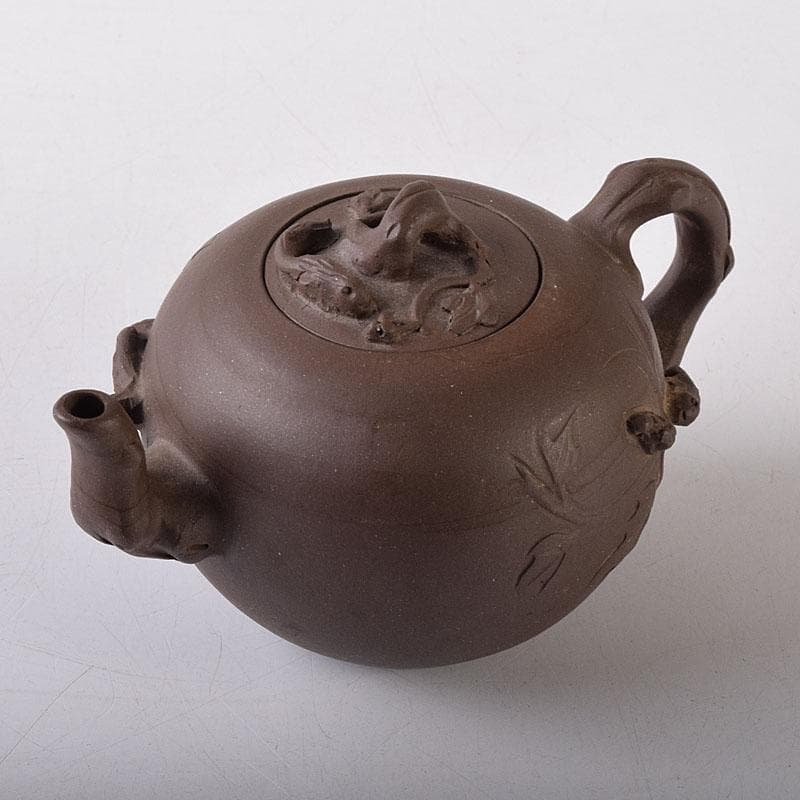 中国 紫砂 朱泥 栗鼠葡萄文 急須 茶壷 在銘 N 8162