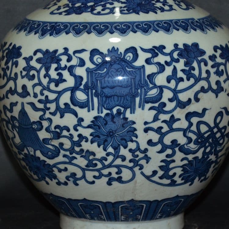 青花八宝纏枝蓮賞瓶 景徳鎮 陶磁器 装飾品 工芸品 美術品 置物 - メルカリ