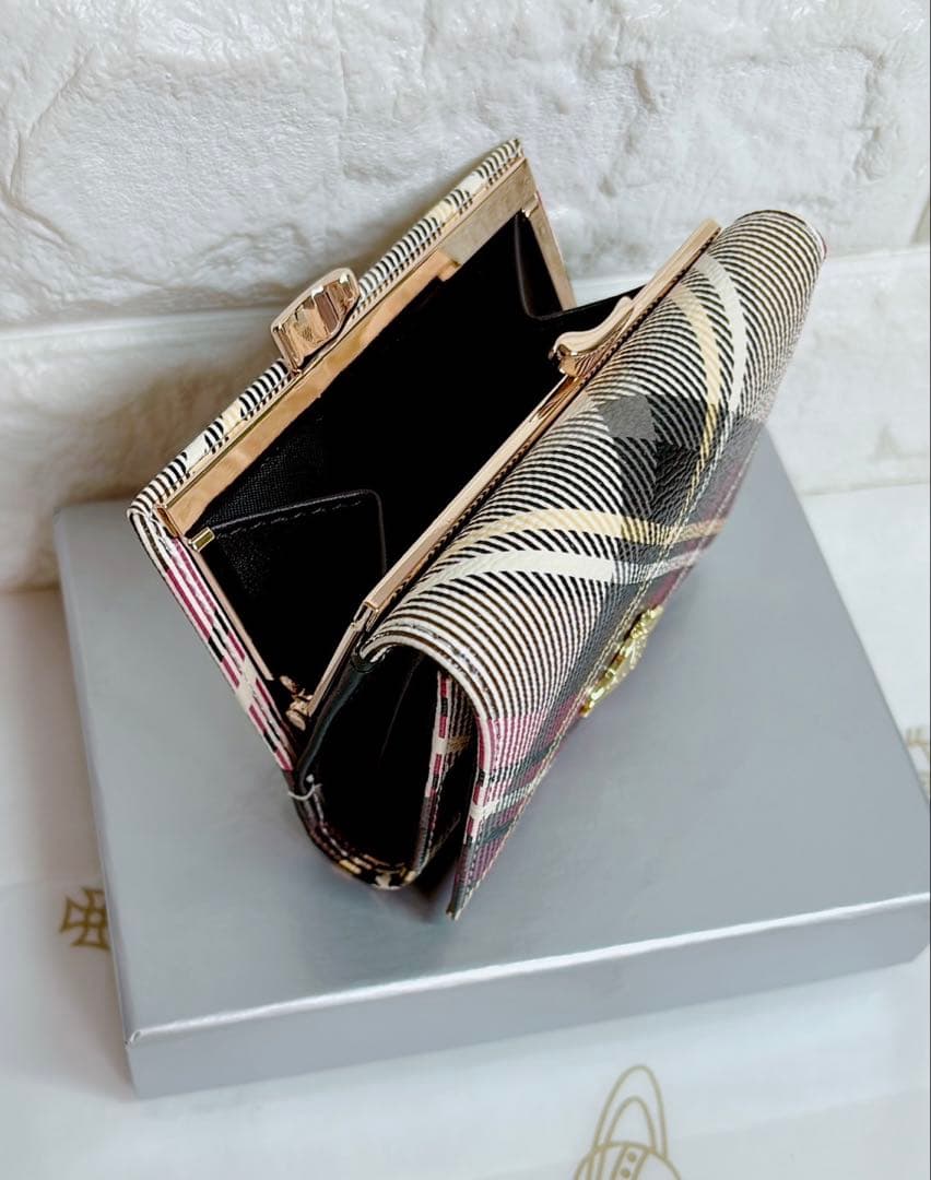 ショッパー付き◇新品】可愛い ヴィヴィアン・ウエストウッド 三つ折り財布