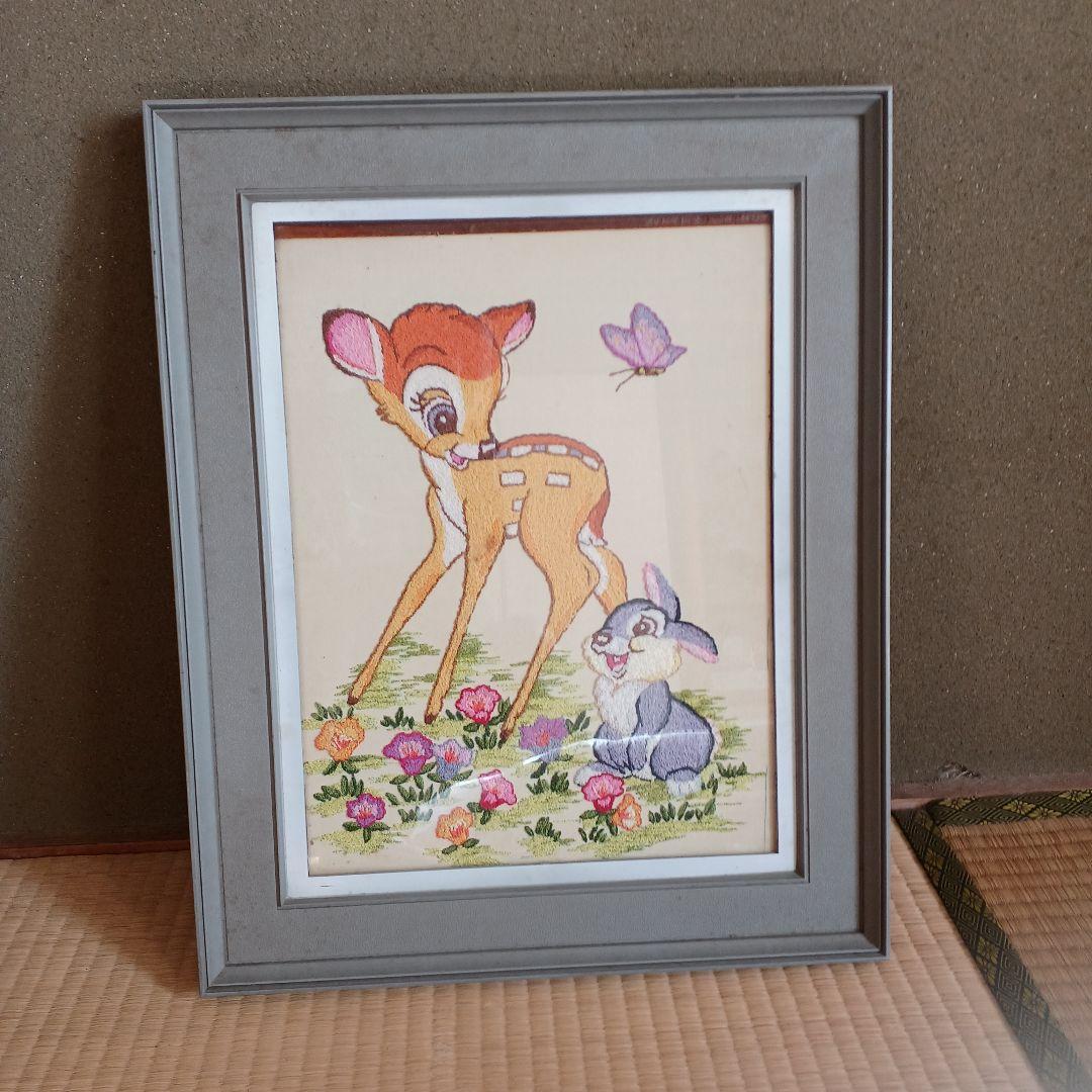 *  　バンビと　たわむれるウサギ  　*