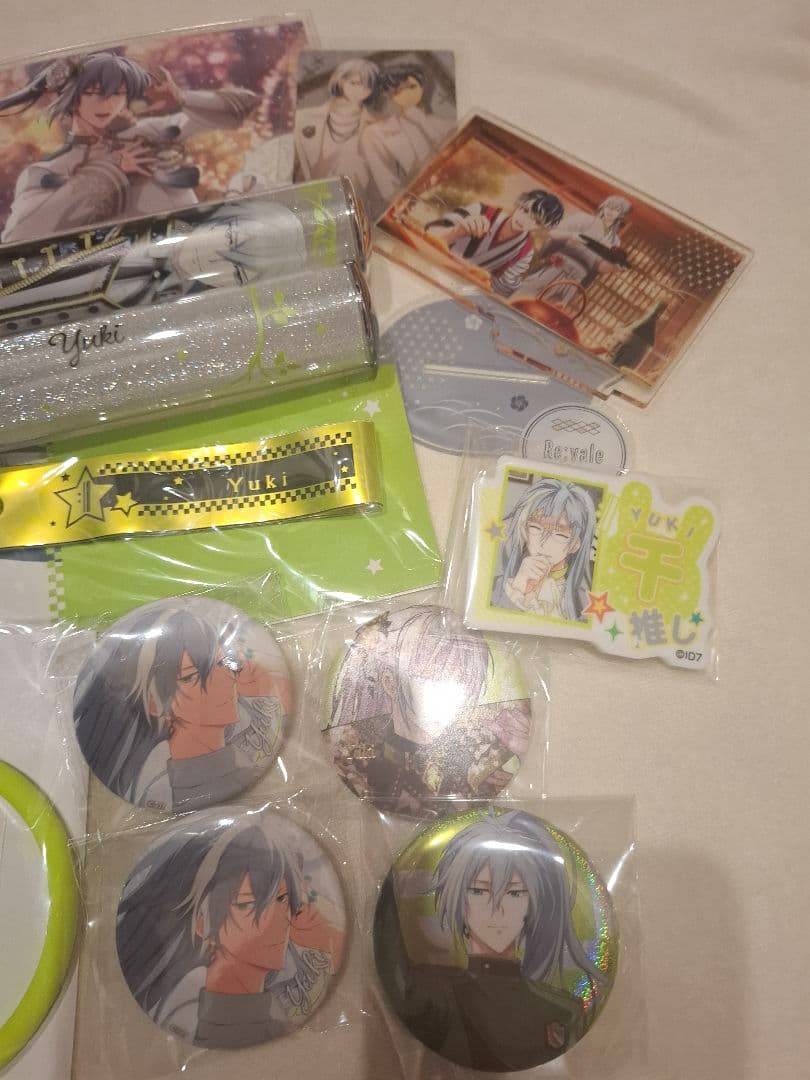 アイナナ Re:vale リング ペンライト 缶バッジ セット