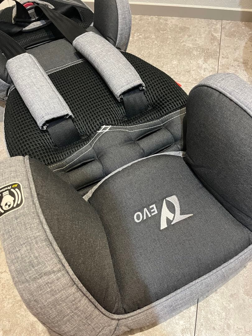 コンパクトチャイルドシート トラベルベスト エヴォ【日本育児】　EVO