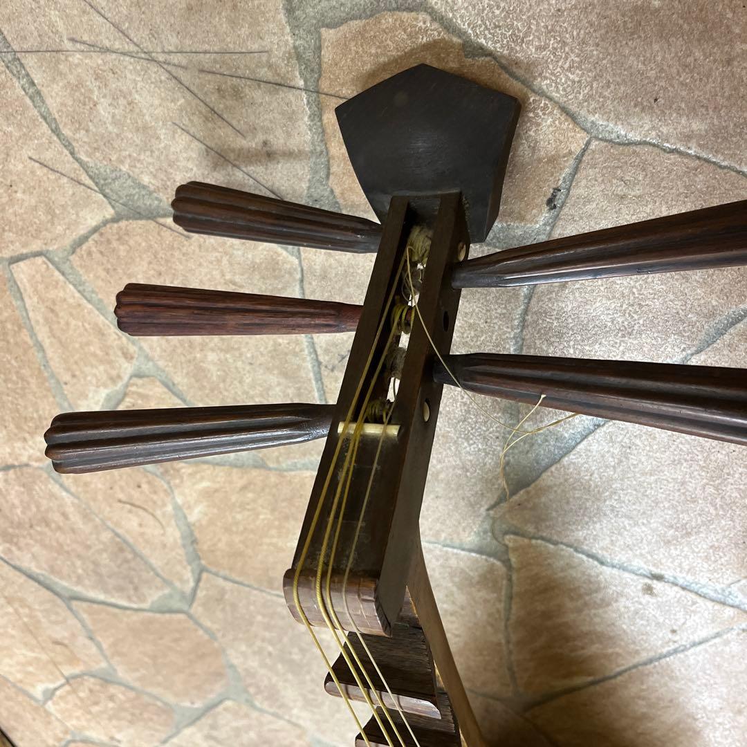 木製　琵琶　月の模様