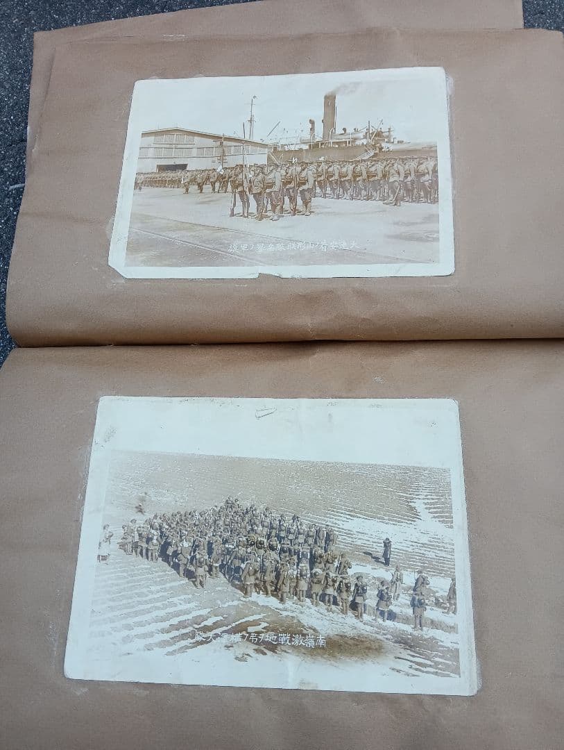 満州の古い写真81枚、新聞の切抜28枚が、貼り付け、建築 死体、