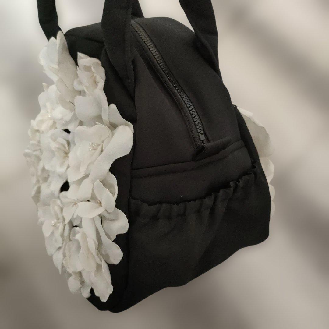 お値下げ！送料無料★極美品★アミティエ★お花のバッグ★黒✕白★さえら★ポテチーノ