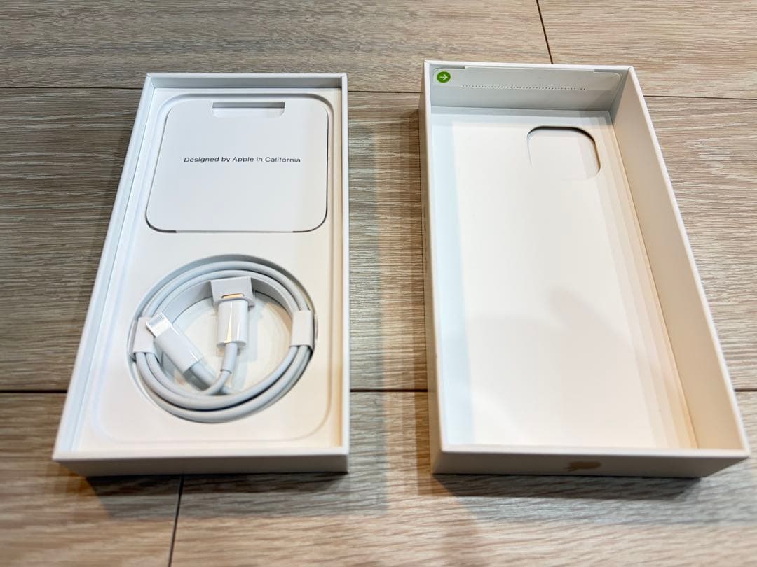 美品☆iPhone13 256GB SIMフリー☆スターライト 付属品完備