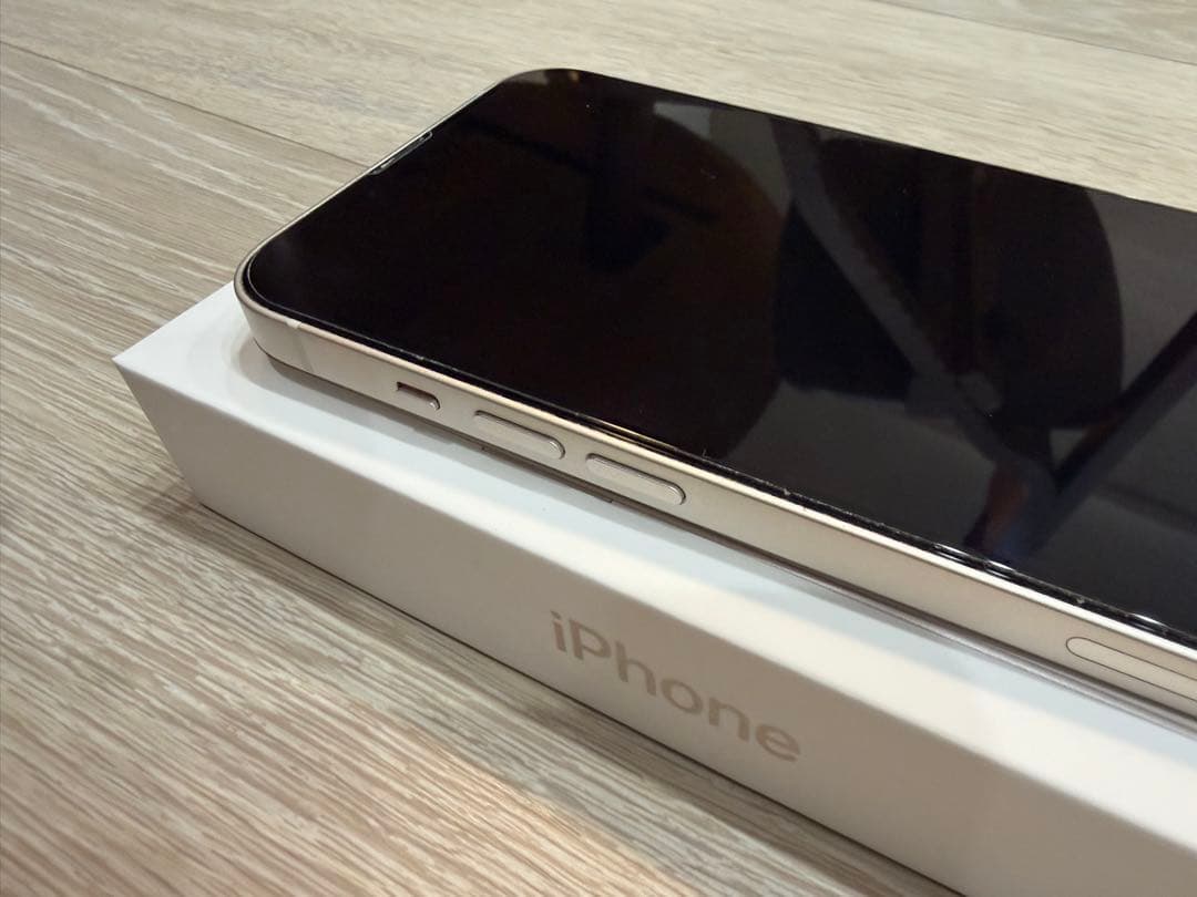 美品☆iPhone13 256GB SIMフリー☆スターライト 付属品完備