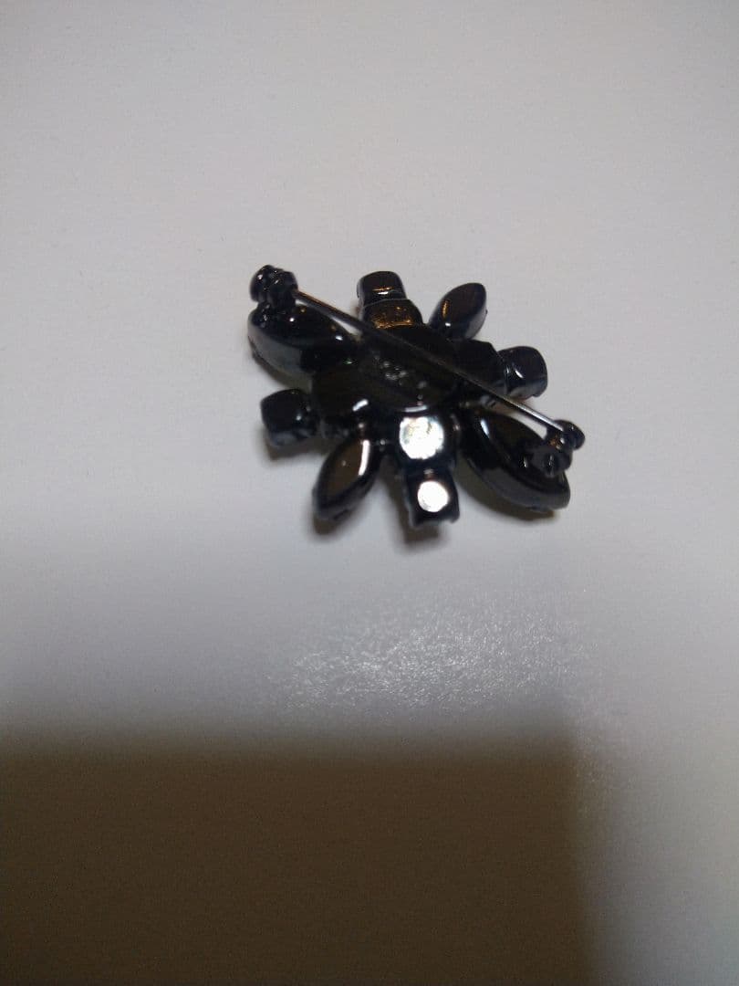 FOXEY ブラック クリスタル ブローチ