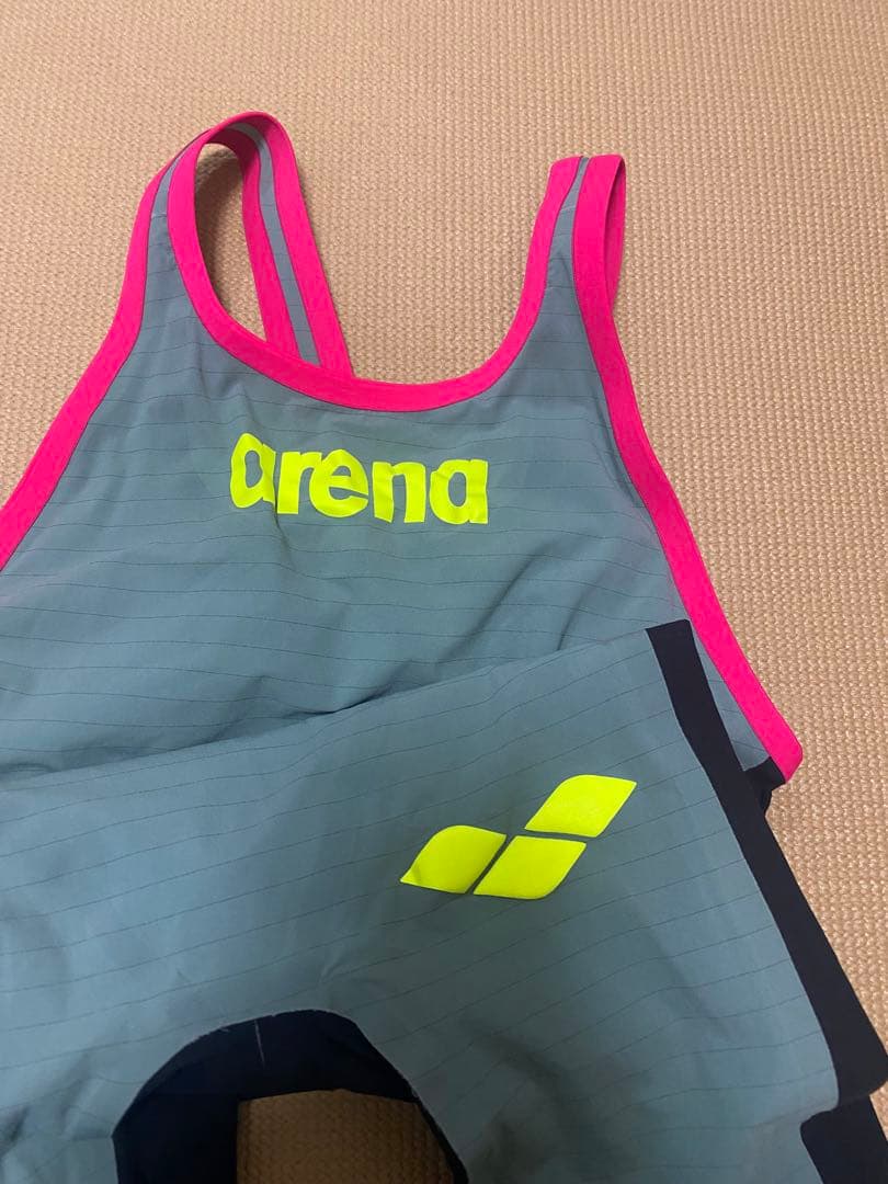 Arena FINA認証 水着 AIモデル グレー・ピンク