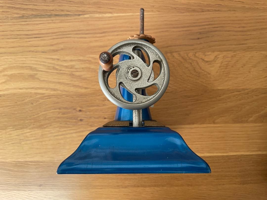 ヴィンテージ ブルーの子供用ミシン - メルカリ