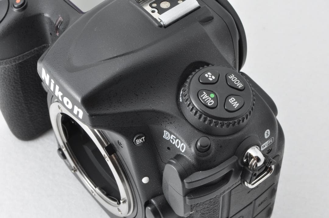 ❤Canon Kiss X9❤希少なシルバー❤高性能STMレンズ❤カメラバック