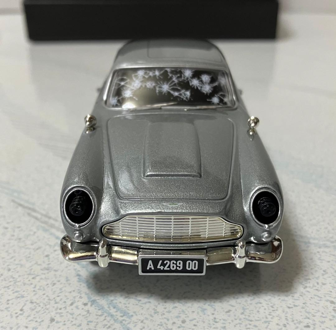 ジェームズボンド　アストンマーティン　DB5　モデルカー 　1/36