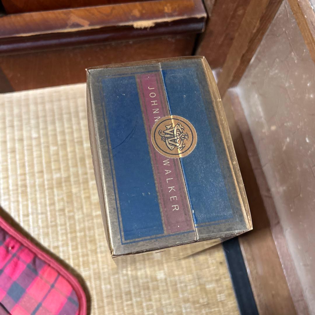 少し汚れていますが未開封です。