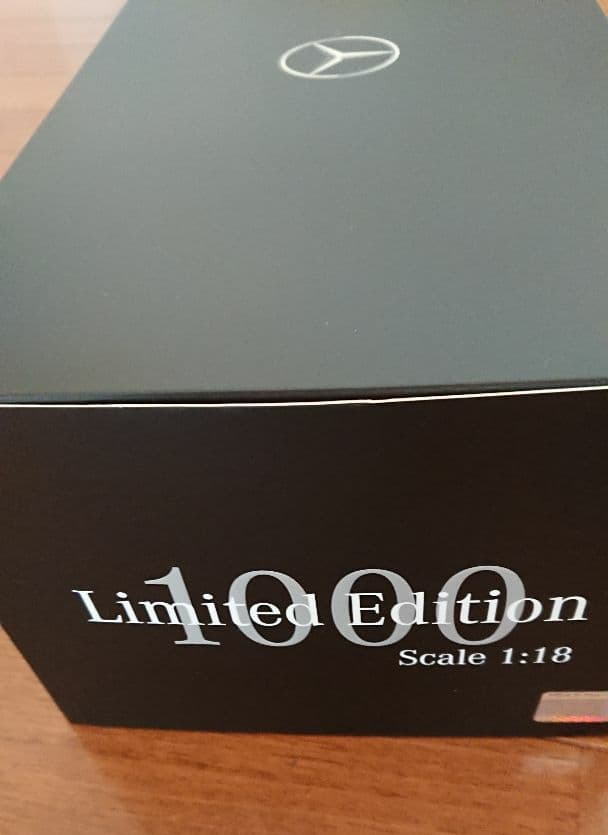 メルセデス別注 1,000台限定 ミニチャンプス1/18 F1セーフティカー