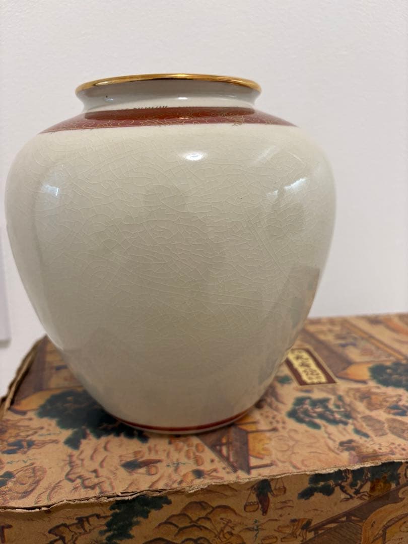 花と鳥の装飾陶器壺