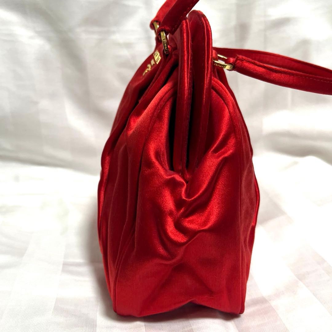 プラダ　ミニバッグ　レッドシルク