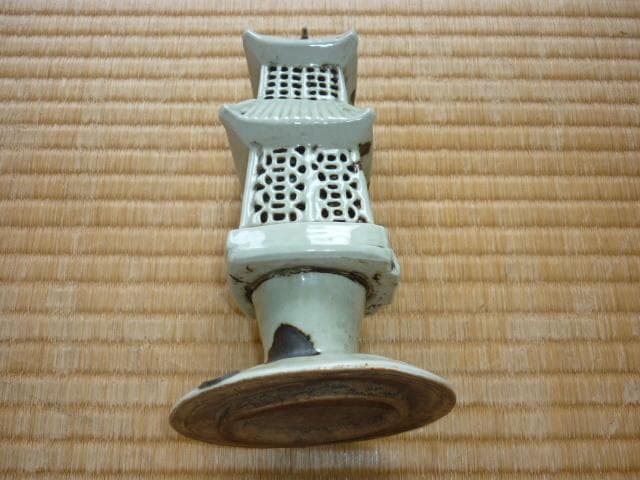 希少 中国 元代から明代（1368～1644）◆龍泉窯 仏塔・仏舎利塔 飛青磁