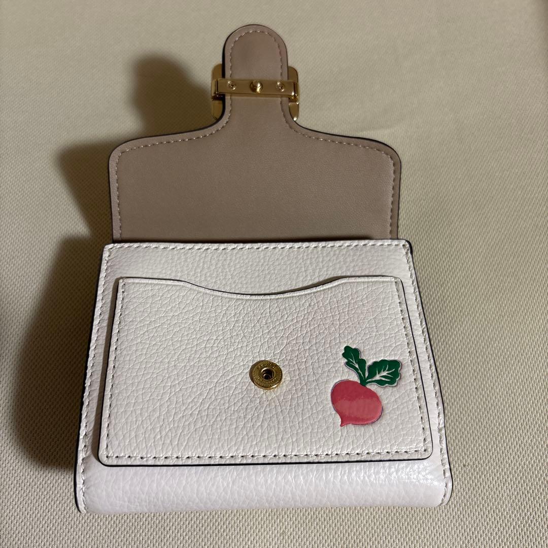 さとる様！専用商品！！COACH 花と蝶のプリント 二つ折り財布 - メルカリ