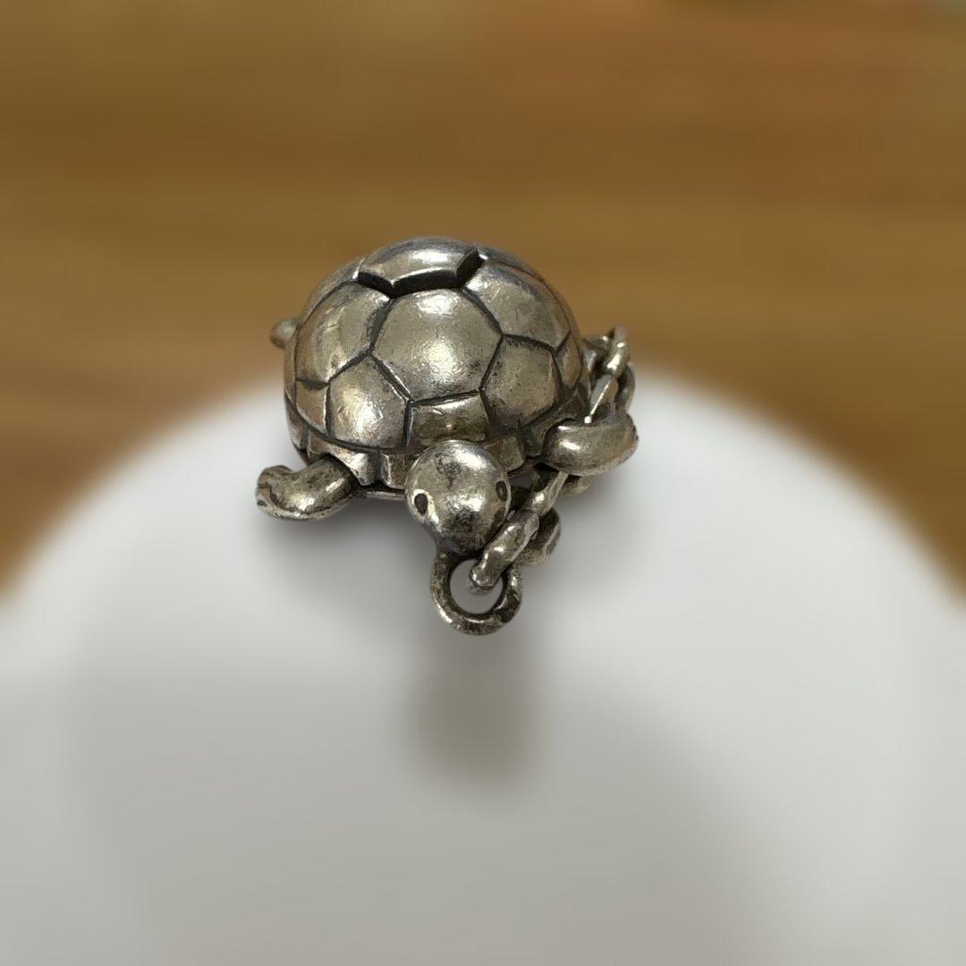 HERMES シルバー製亀のキーホルダーの通販はau PAY マーケット - 輸入