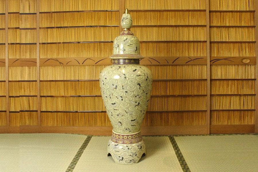 薩摩 金彩色絵 群鶴飛紋 細密画 沈香壷 高125cm 美品(A596) - メルカリ