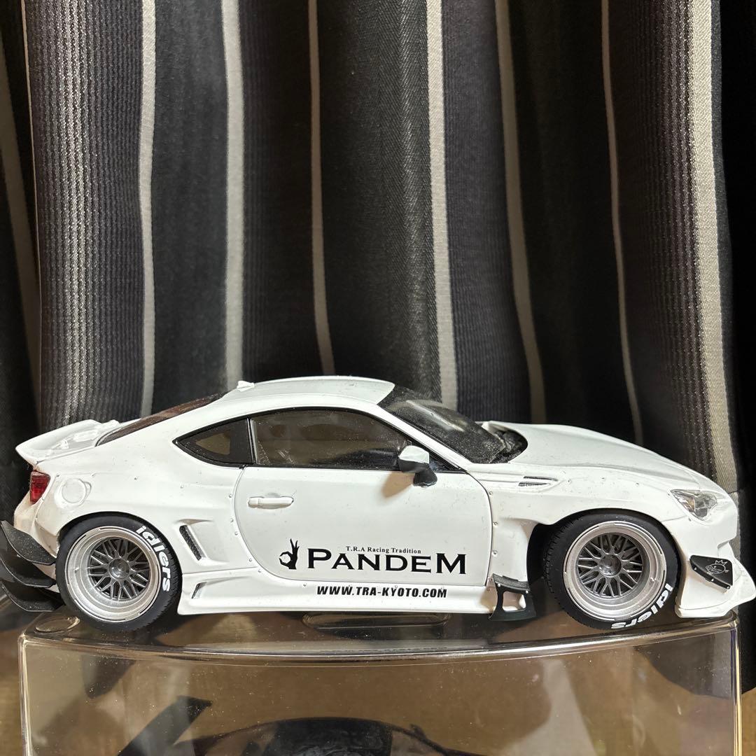 ロケットバニー1/18トヨタ GT 86 PANDEM V3イグニッションモデル