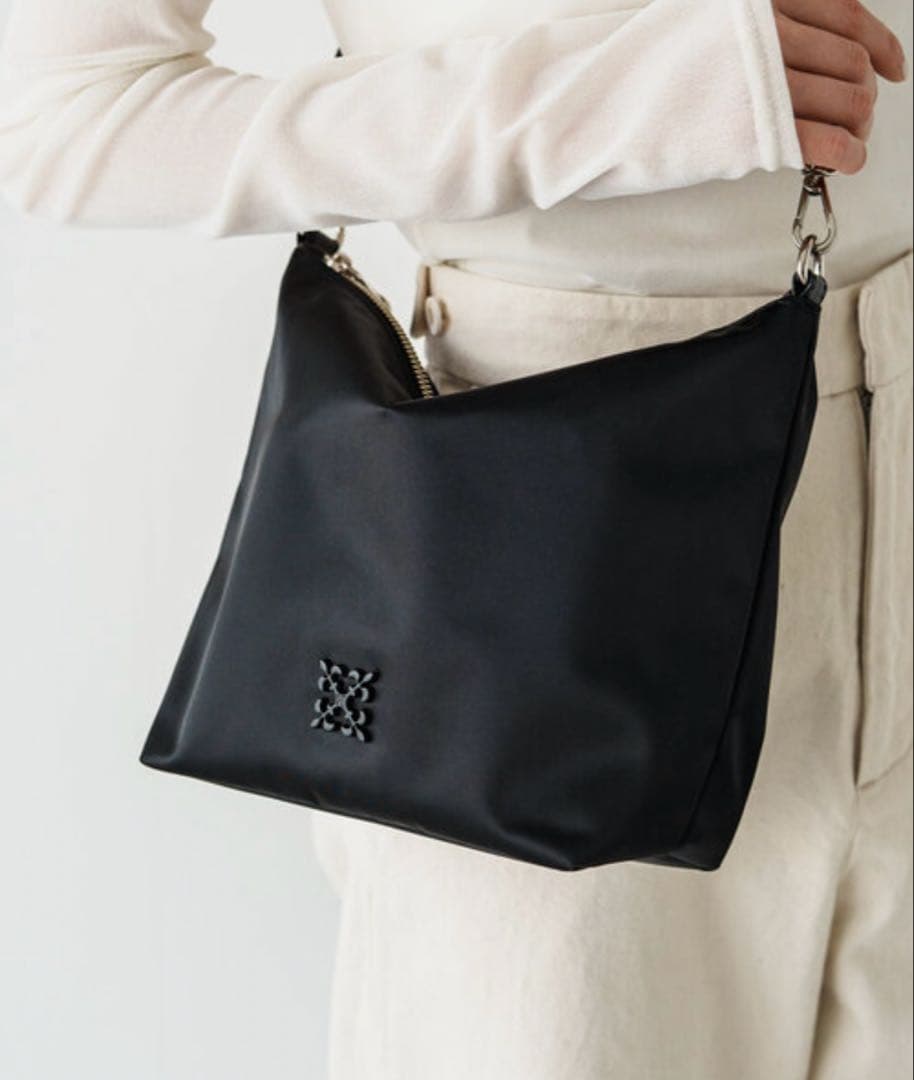 ほぼ未使用ラシット今期クラウズナイロンシンプルショルダー2wayアレンジベルト