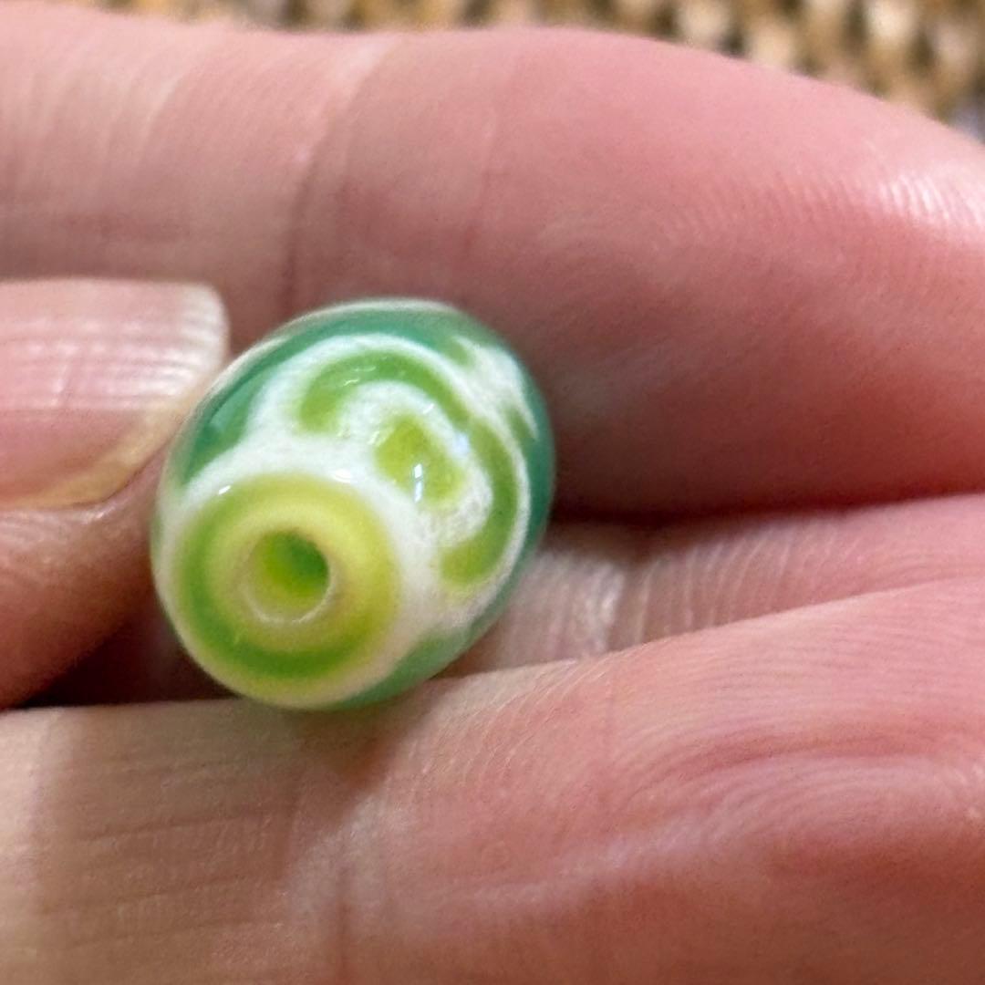 朱砂入り‪ෆ‪.*・゜緑玉髄 バイカラー宝瓶天珠(*´˘`*)