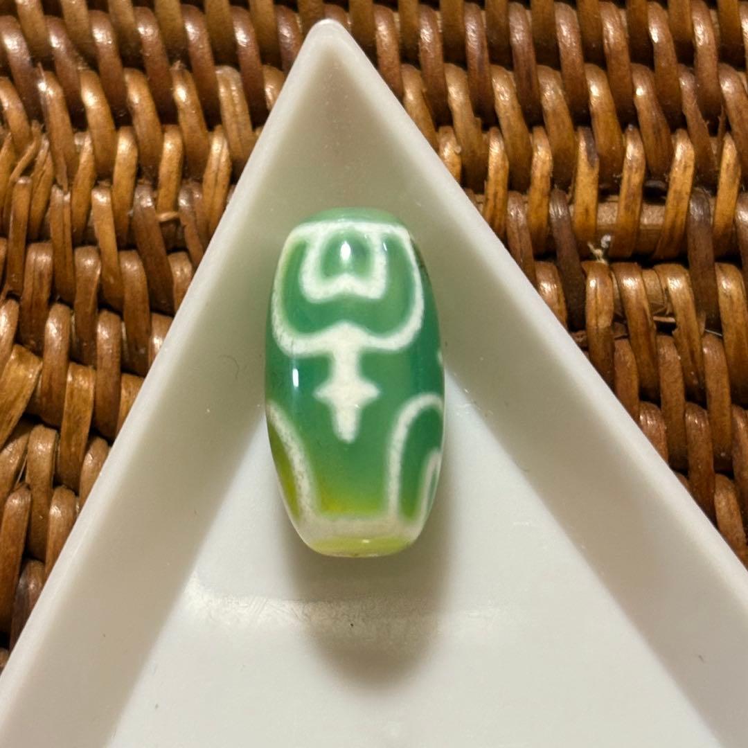 朱砂入り‪ෆ‪.*・゜緑玉髄 バイカラー宝瓶天珠(*´˘`*)
