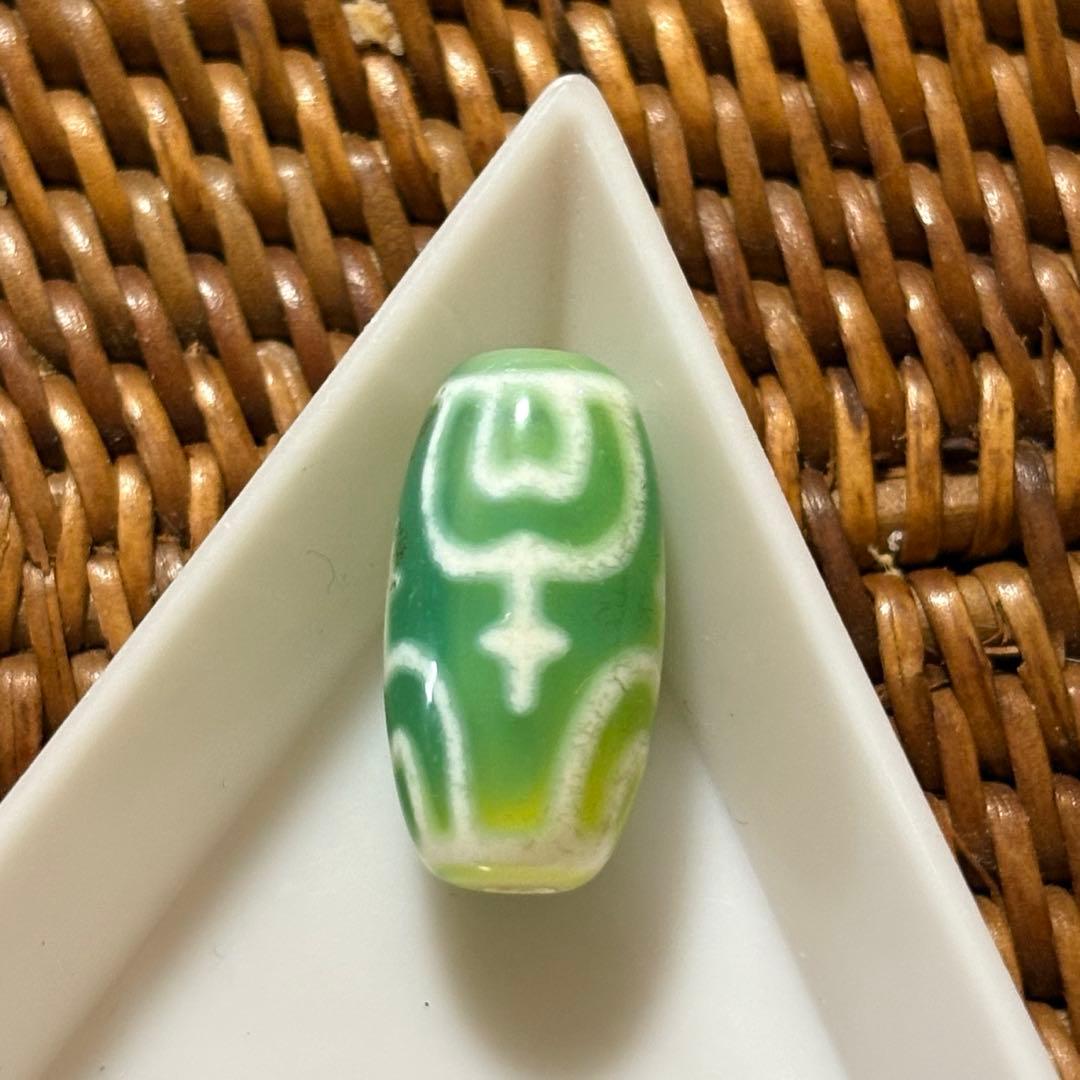 朱砂入り‪ෆ‪.*・゜緑玉髄 バイカラー宝瓶天珠(*´˘`*)