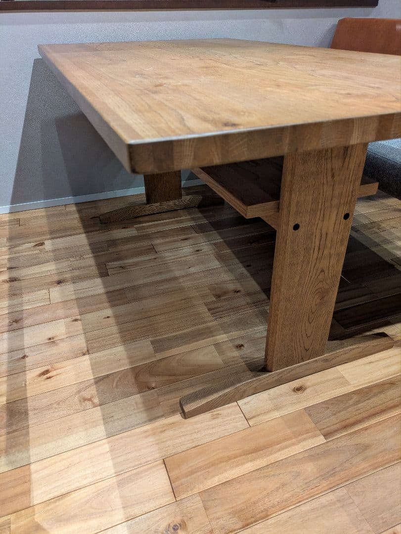 クラッシュゲート ダイニングテーブル