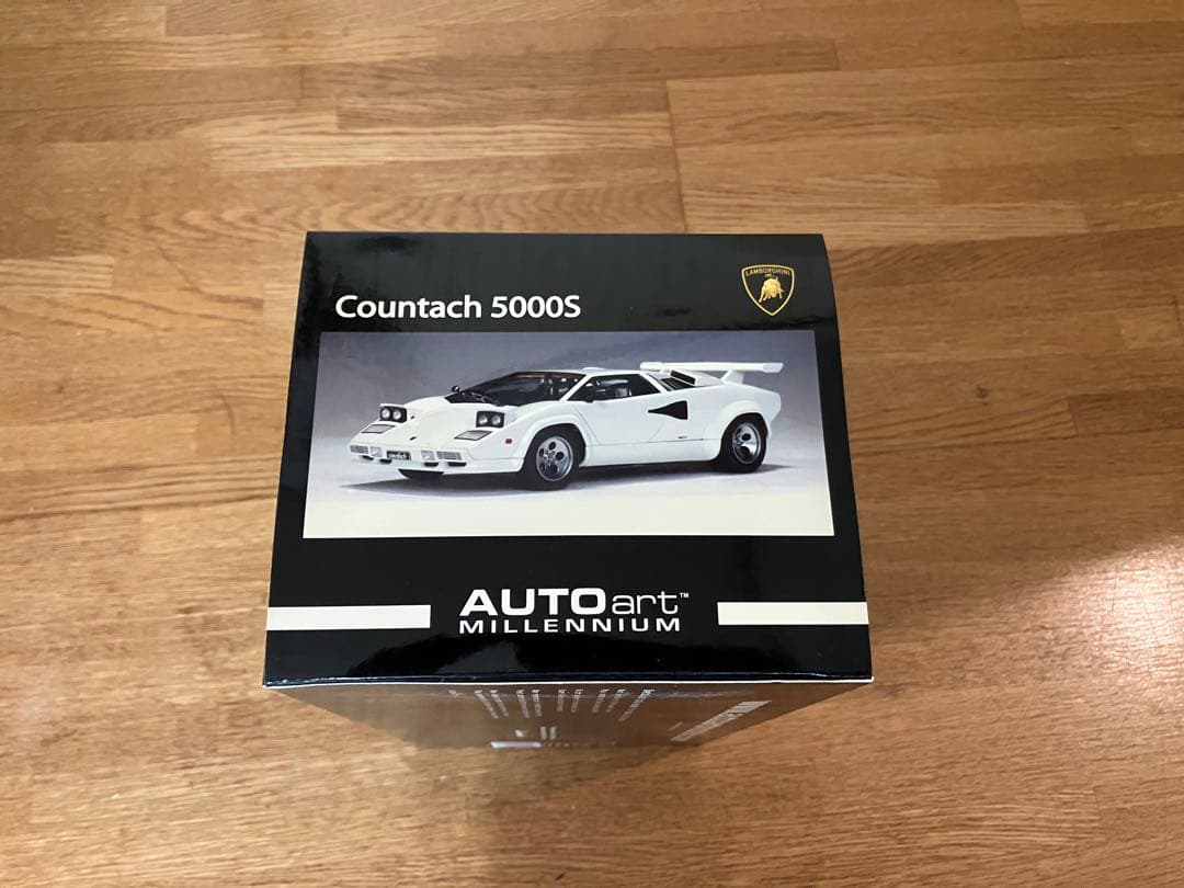 未開封 1/18 Lamborghini Countach 5000S ホワイト