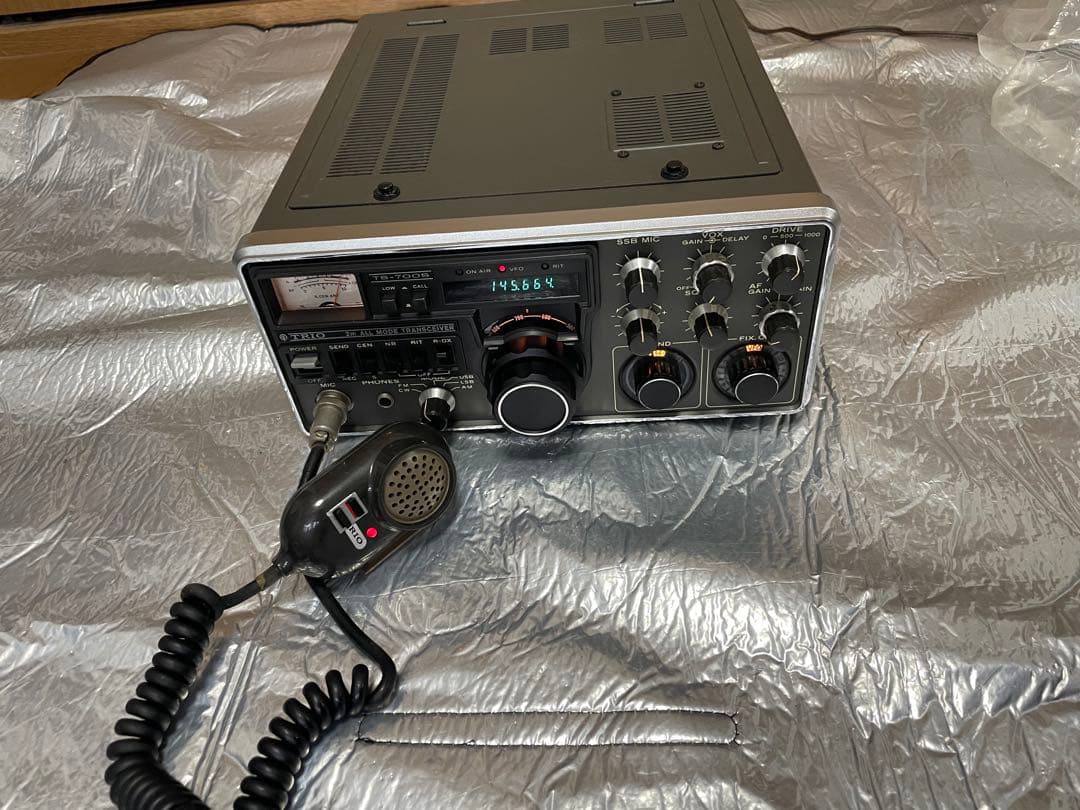 アマチュア無線機 TRIO TS-700S 2m ALLMODEトランシーバー