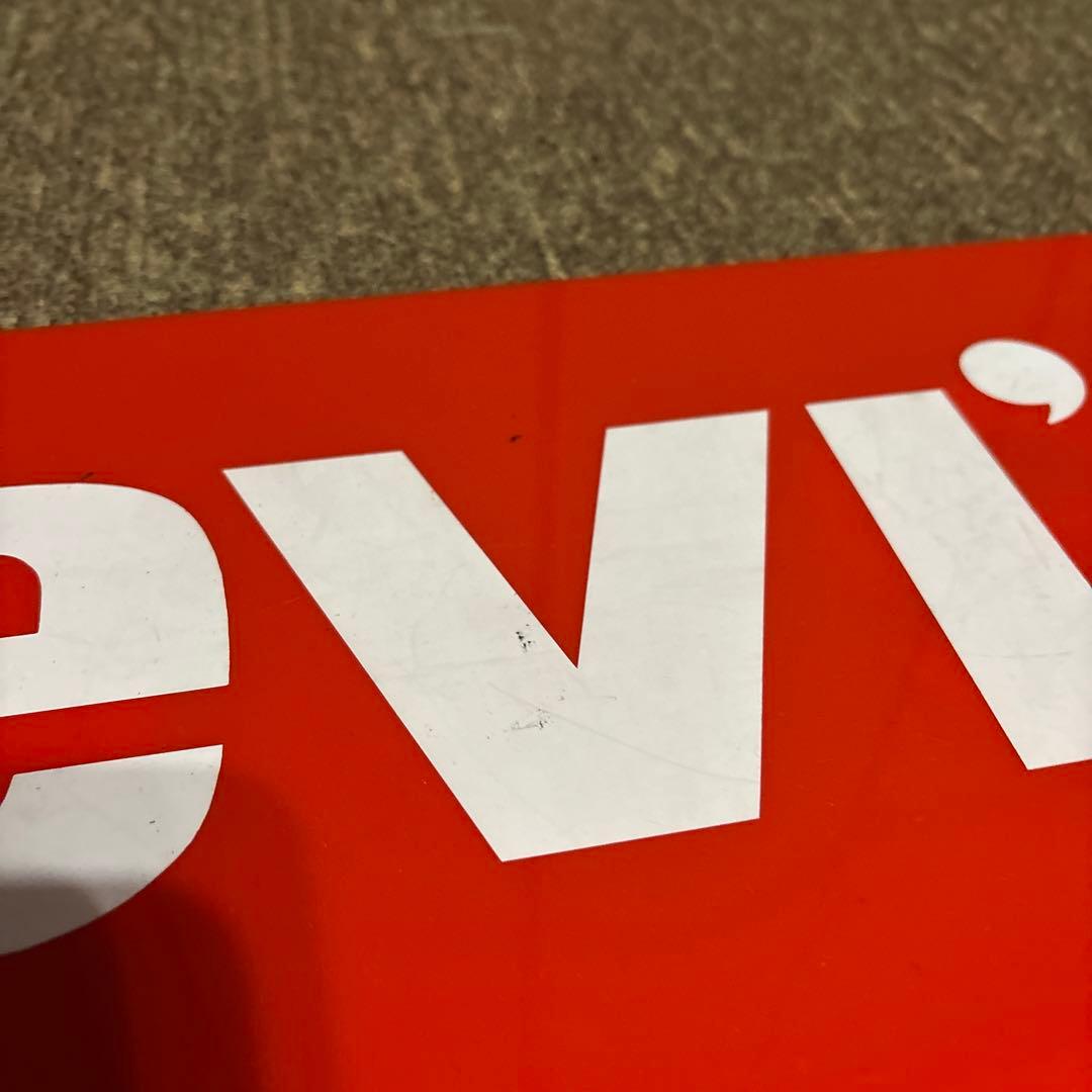 リーバイス　アクリル看板　非売品　レア　（吊るし用穴あり）