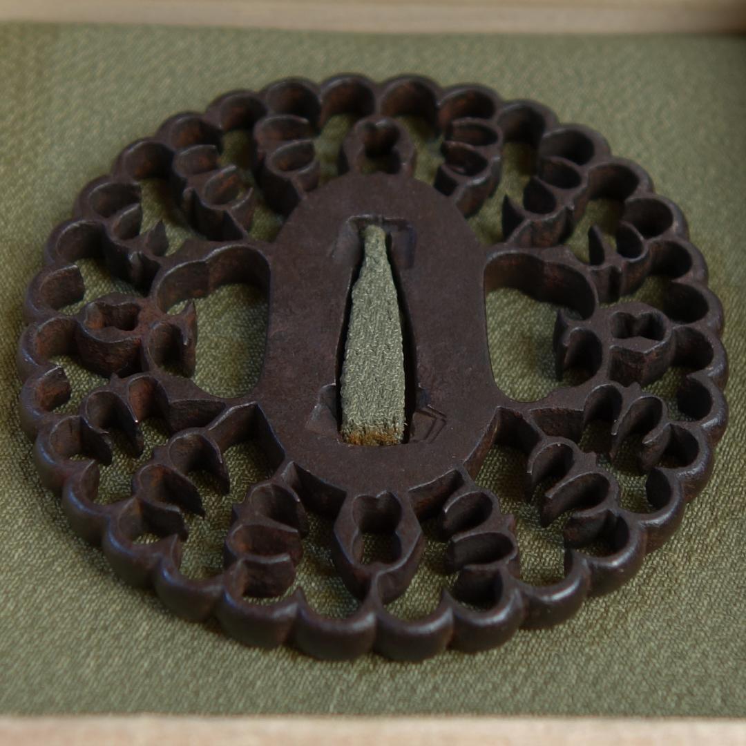 【 抱茗荷雁金透鍔 】鍔 鐔 鉄地 刀装具 日本刀 武具 骨董 アンティーク