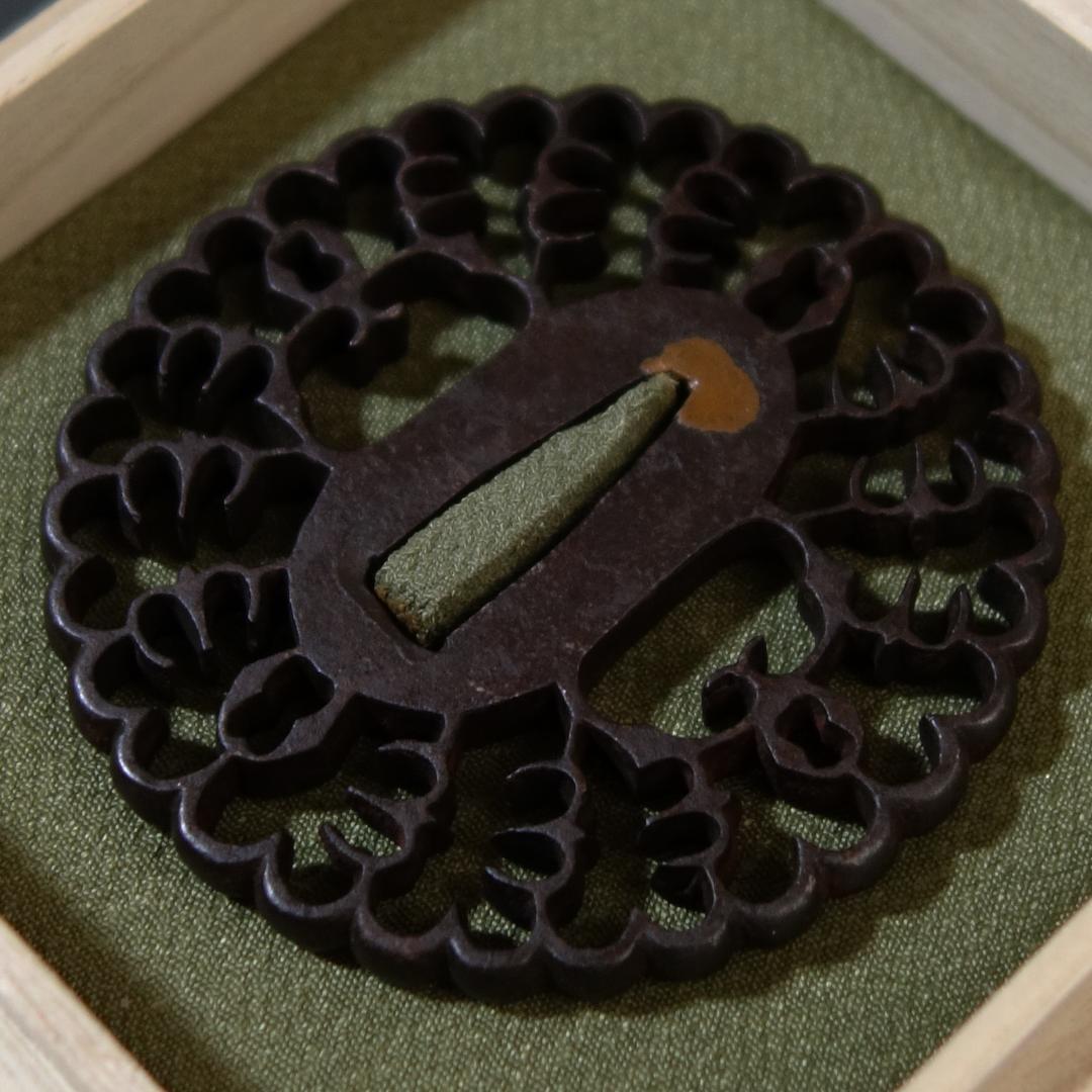 【 抱茗荷雁金透鍔 】鍔 鐔 鉄地 刀装具 日本刀 武具 骨董 アンティーク