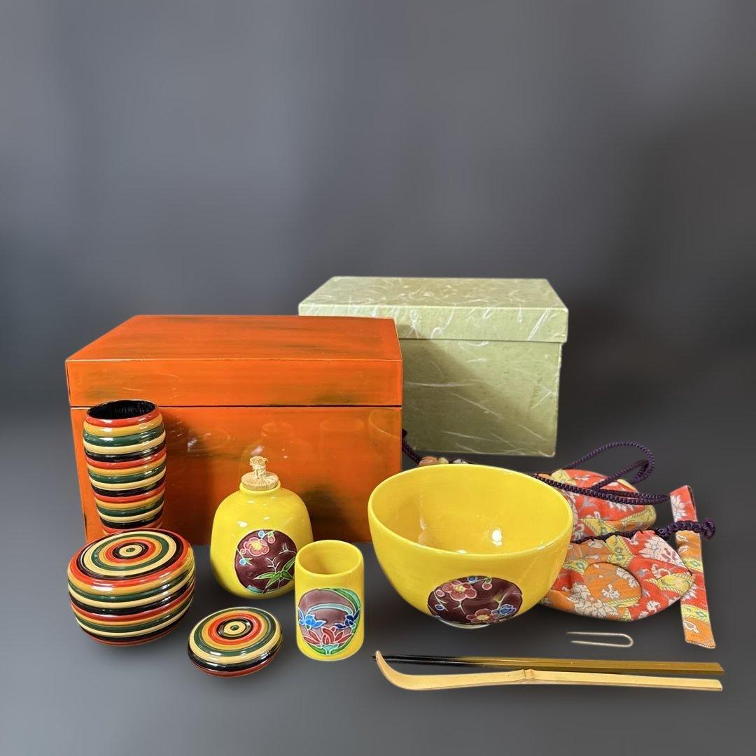 中国古美術・明成化年製款・青花磁団花紋蓋壺・木箱