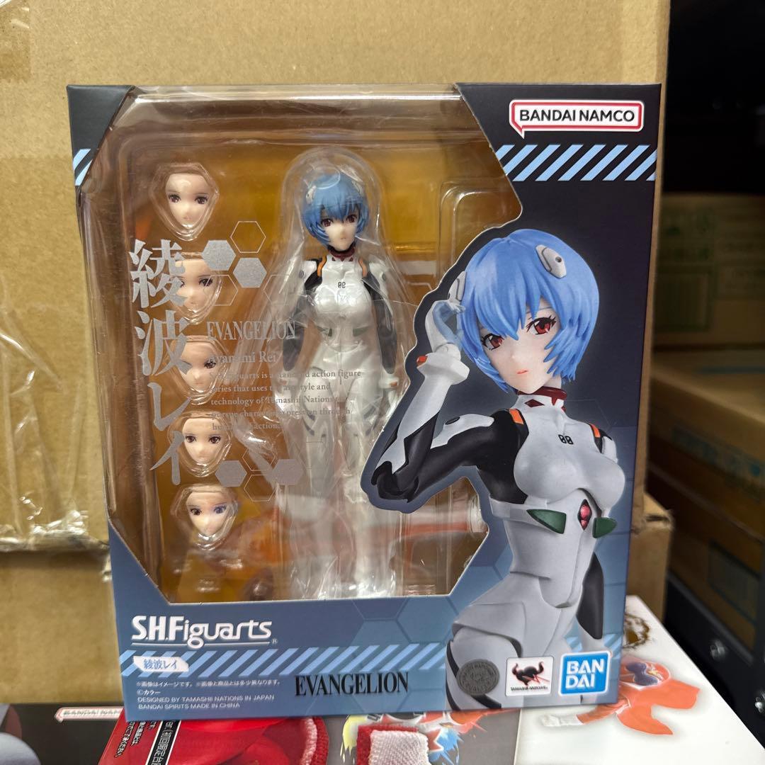 完全未開封】EVA STORE メモリアルクリスタル 綾波レイ 修正台座付き