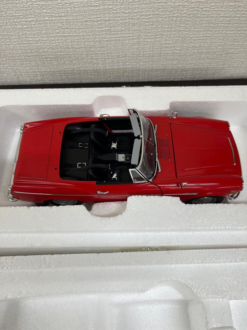 オートアート1/18 ダットサン フェアレディ2000 SR311 レッド