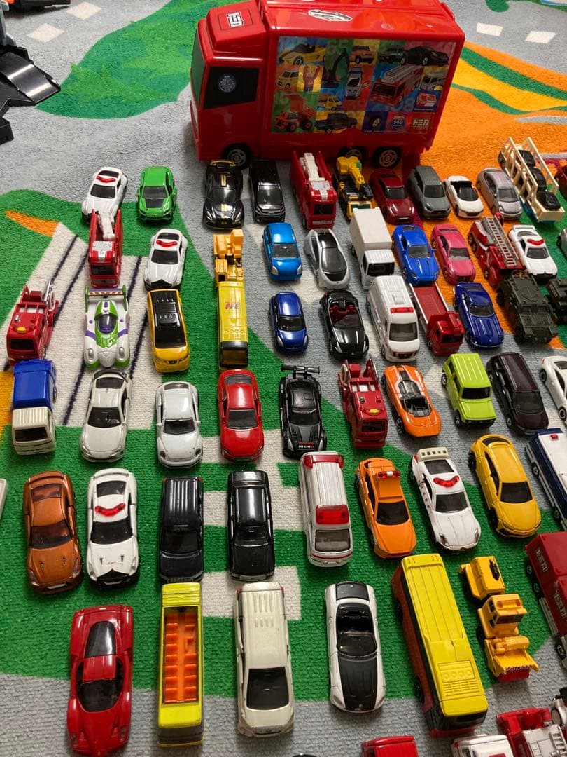 トミカ　　ミニカーセット 約140台