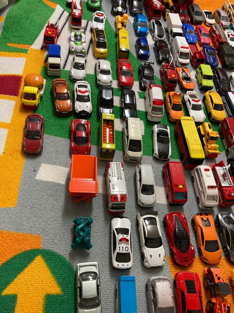 トミカ　　ミニカーセット 約140台