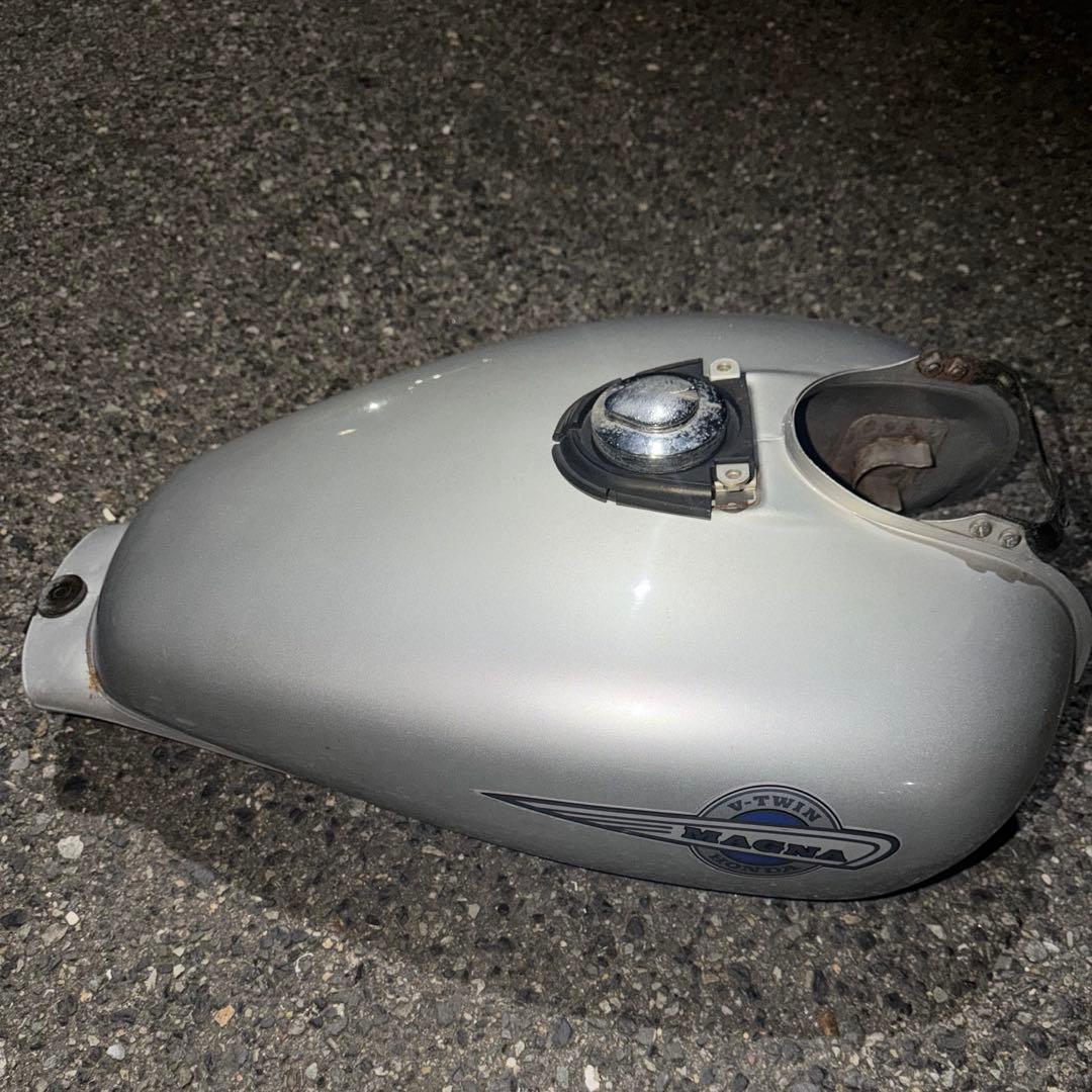 Amazon | Honda(ホンダ) Vツインマグナ250タンク純正中古バイク部品