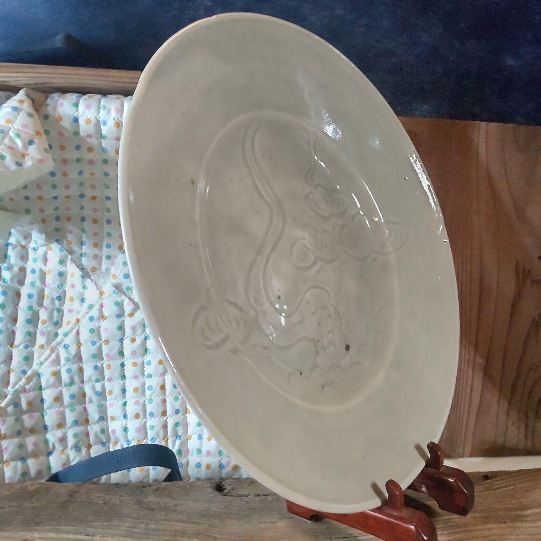 初期伊万里～淡青磁草花文様尺越大皿｜初期伊万里青磁笹文壷 –