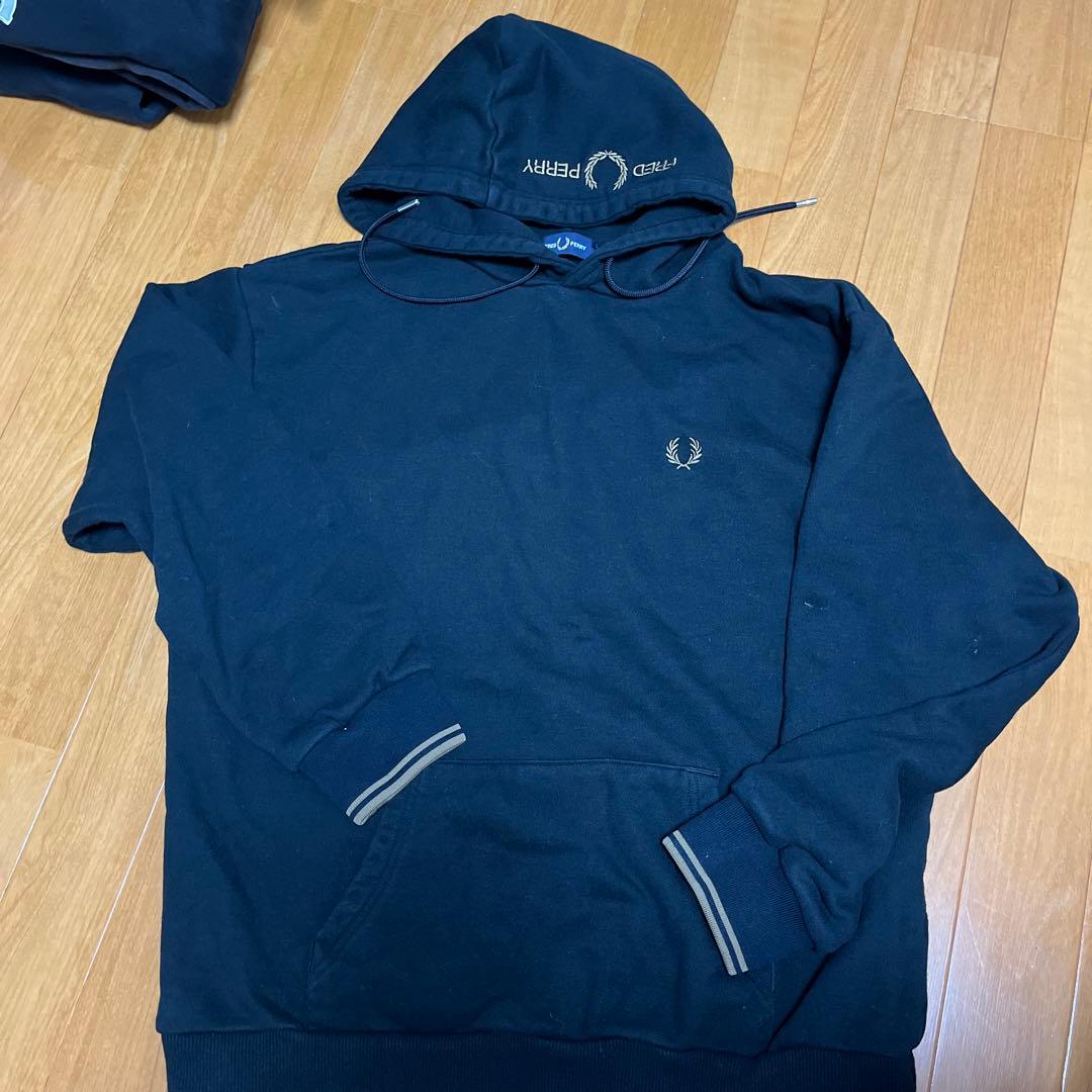 FRED PERRY 別注 フードロゴ刺繍スウェットパーカー