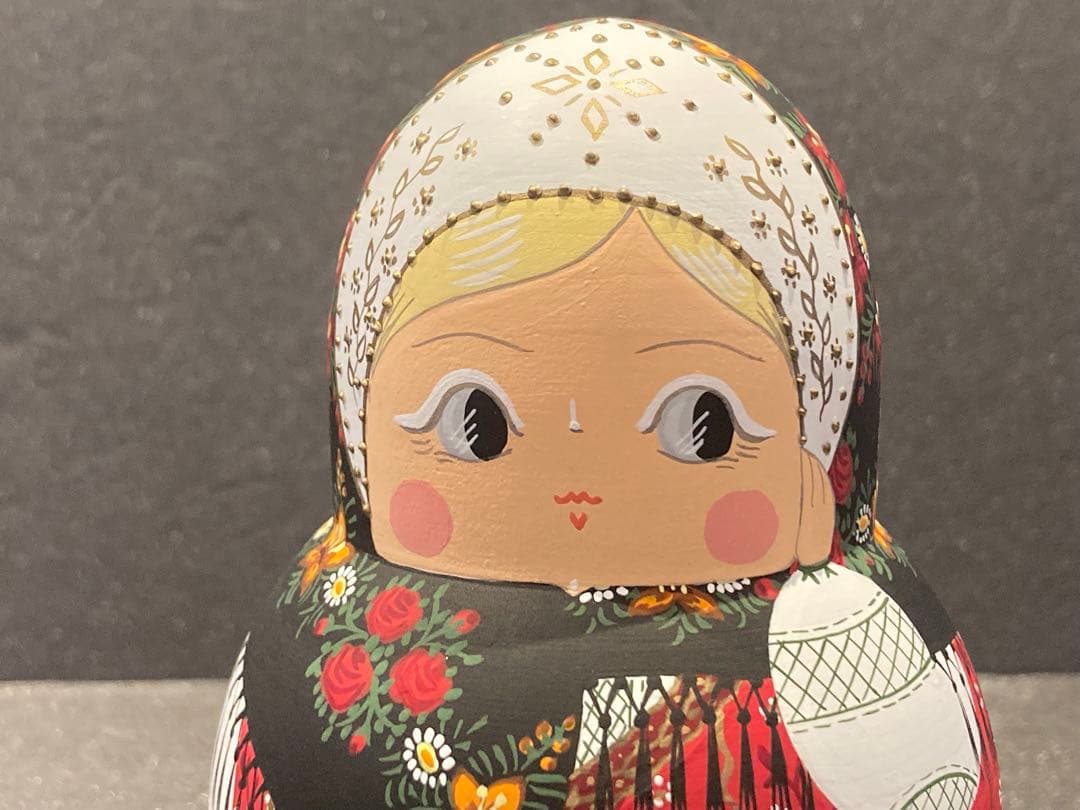 たまご形マトリョーシカ ロシア作家 オルガ ミッチナ｜マトリョーシカ