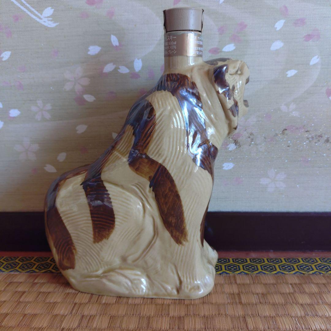 SUNTORY WHISKY ROYAL 干支ボトル 寅 古酒 サントリー 虎 ロイヤル 12
