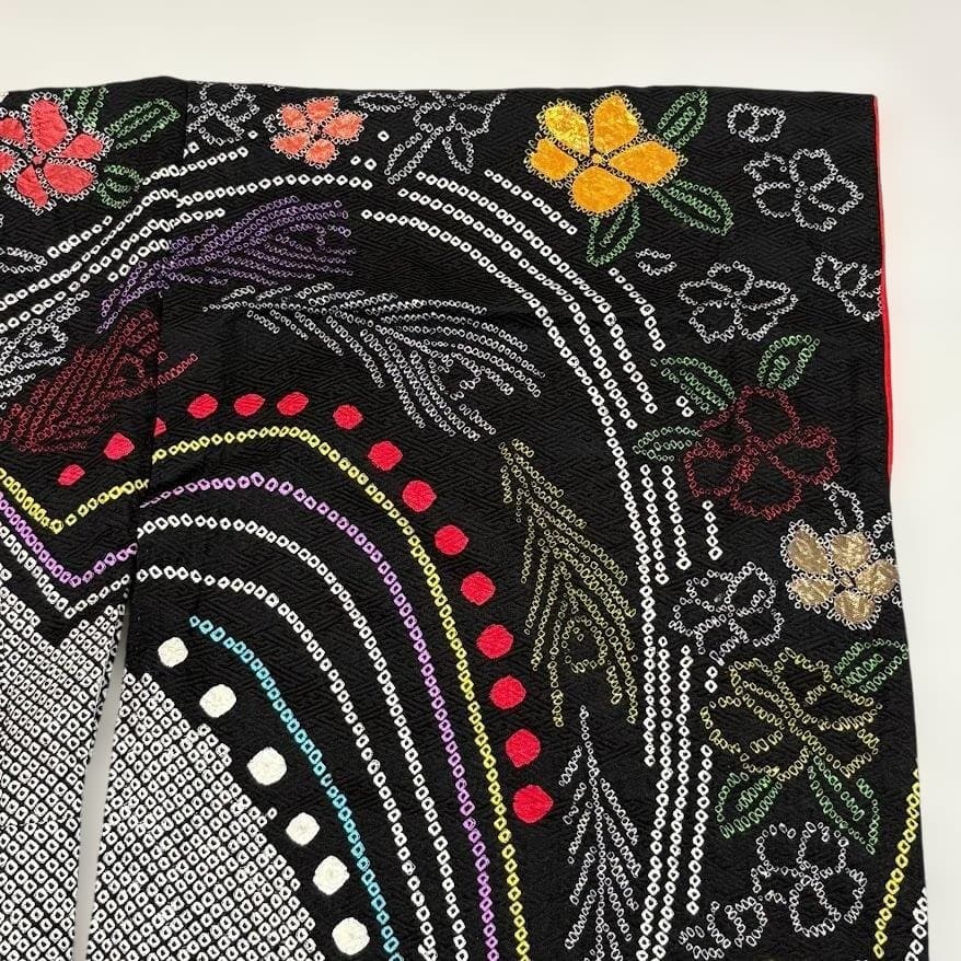 ちゃるる様専用 総絞り 本振袖 金駒刺繍 友禅入り 花柄 黒色