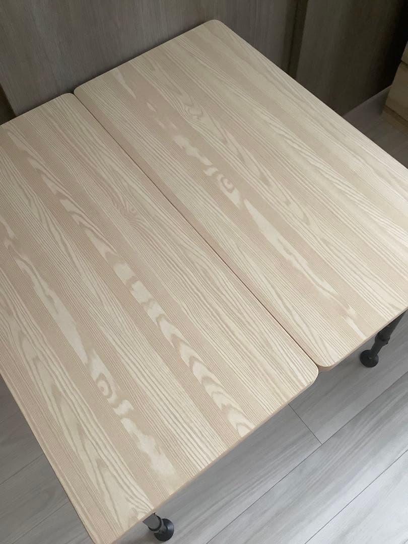 折りたたみ木製テーブル